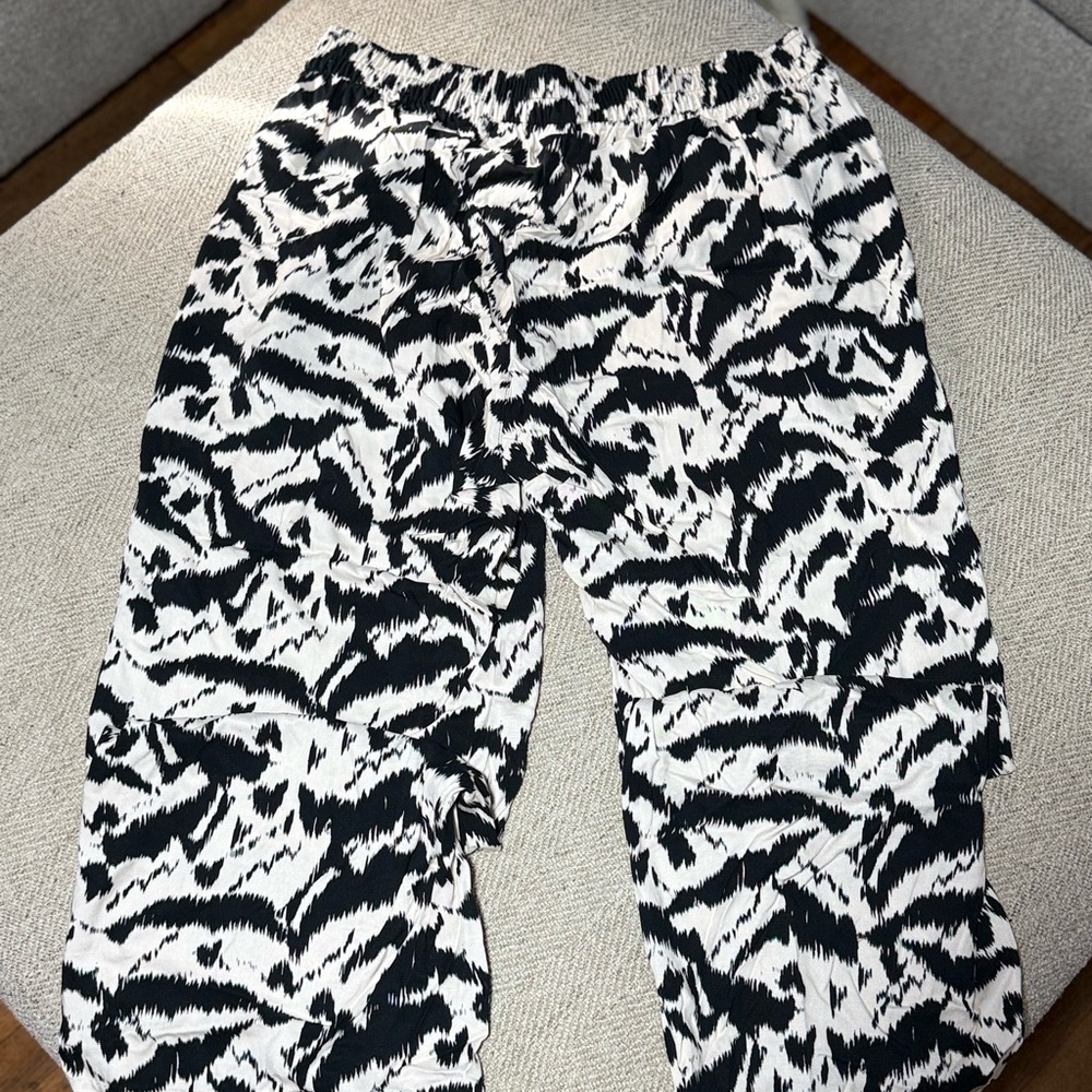Old Navy Black and White Patterned Women's